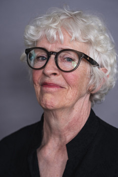 julia-dearden-profile-02-25.jpg